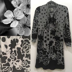 VINTAGE GREY AND BLACK FLORAL A-LINE KNIT DRESS.